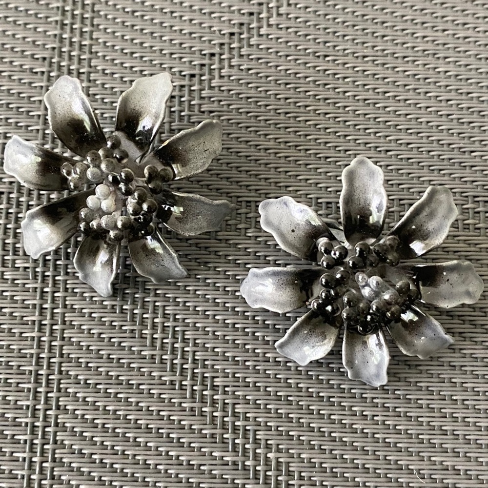 Vintage Metal Flower Earrings
